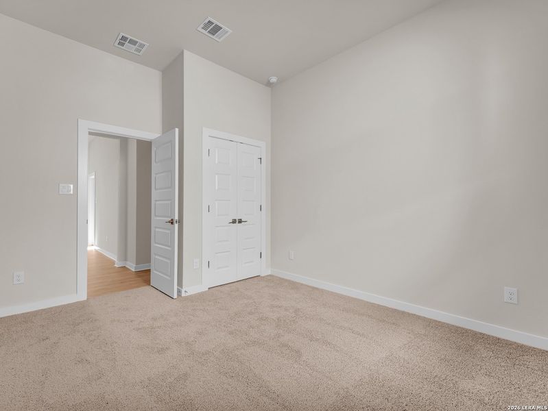 Spacious, unfurnished interior of a new home in Hunter's Ranch, San Antonio (Image 18).