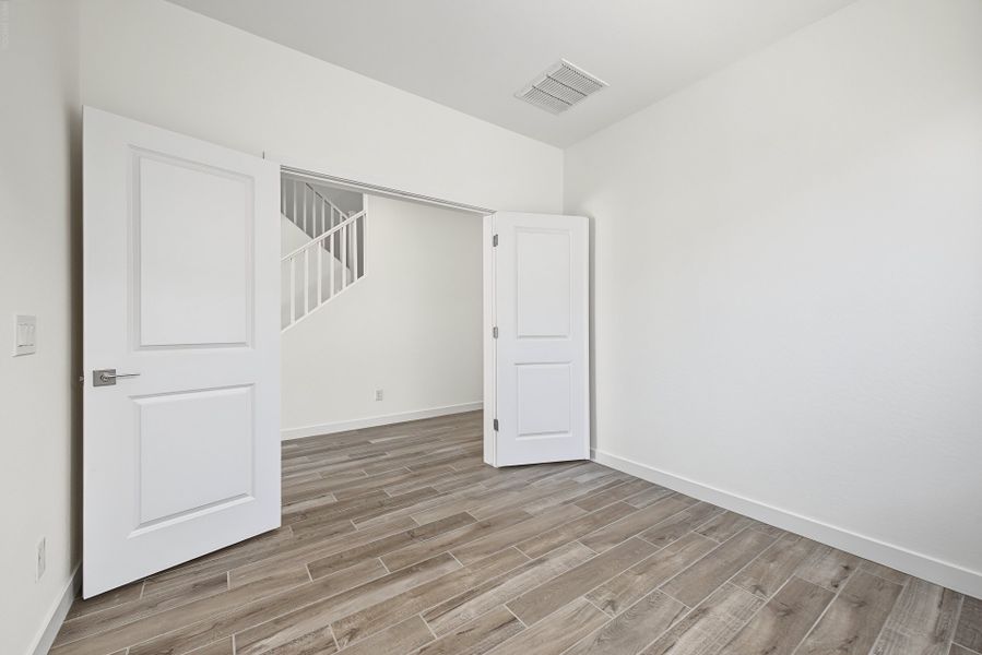 Spacious, unfurnished interior of a new home in Bentridge, Buckeye (Image 11).