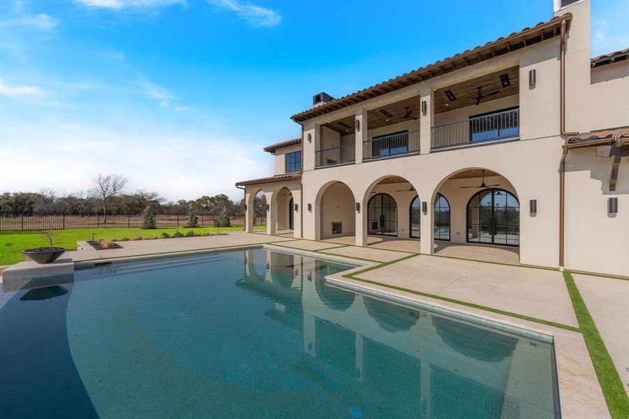 Exterior details and patio area of a home in Fleming Pointe, Fort Worth (Image 25).