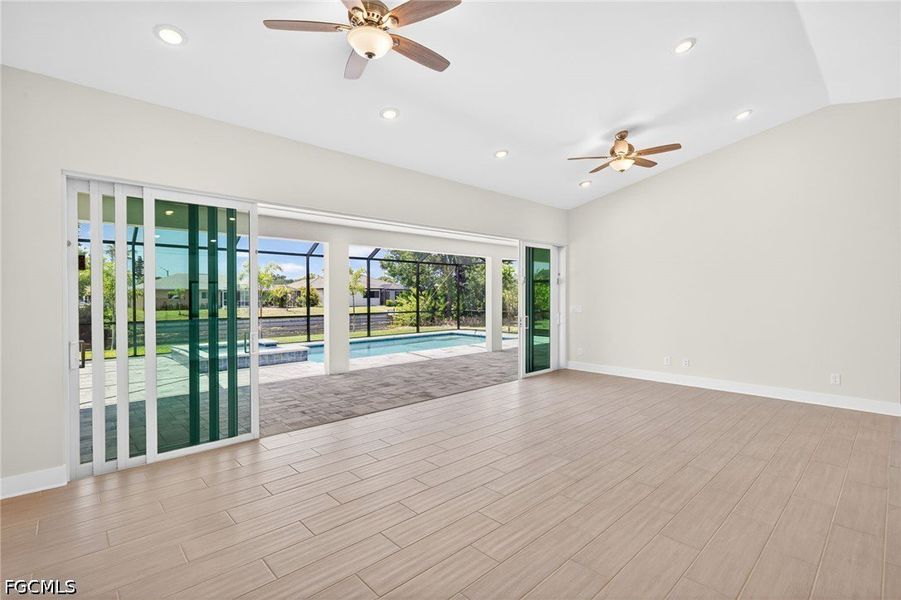 Spacious, unfurnished interior of a new home in Cape Coral, Cape Coral (Image 18).