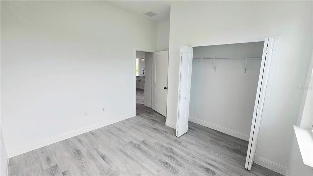 Spacious, unfurnished interior of a new home in , Ocala (Image 41).