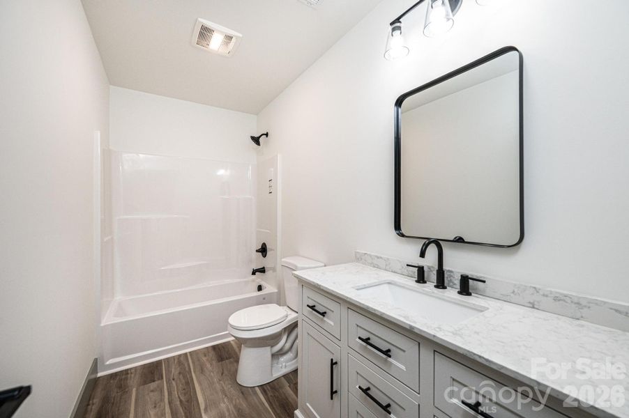 Large Primary Walk in Closet