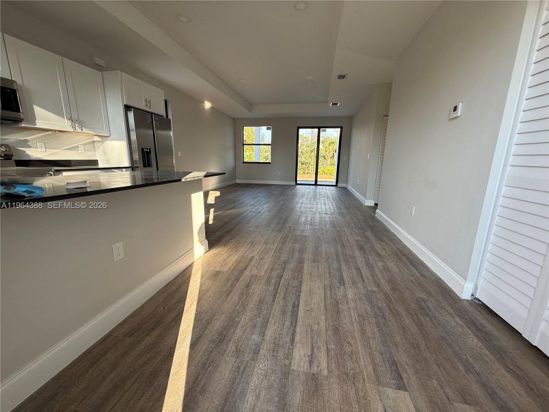 Spacious, unfurnished interior of a new home in , Lehigh Acres (Image 9).