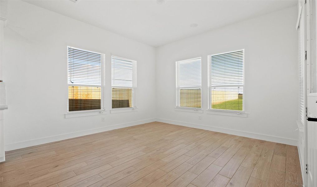Sun-lit dining area (*Photo not of actual home and used for illustration purposes only.) Sun-lit dining area (*Photo not of actual home and used for illustration purposes only.)
