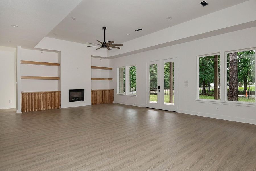Spacious, unfurnished interior of a new home in , Conroe (Image 26).