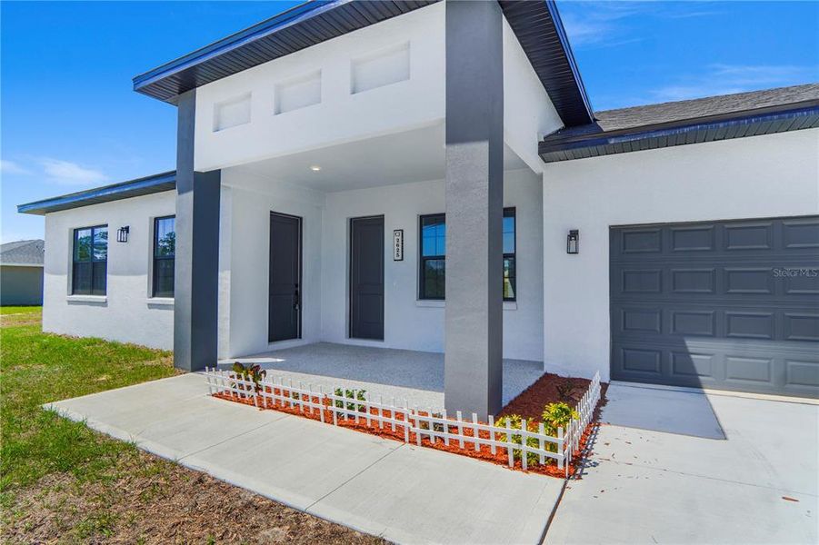 Exterior details and patio area of a home in , Ocala (Image 4).