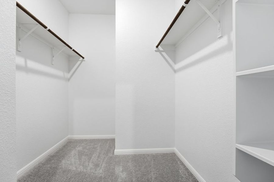 Spacious, unfurnished interior of a new home in Longview, Del Valle (Image 15).