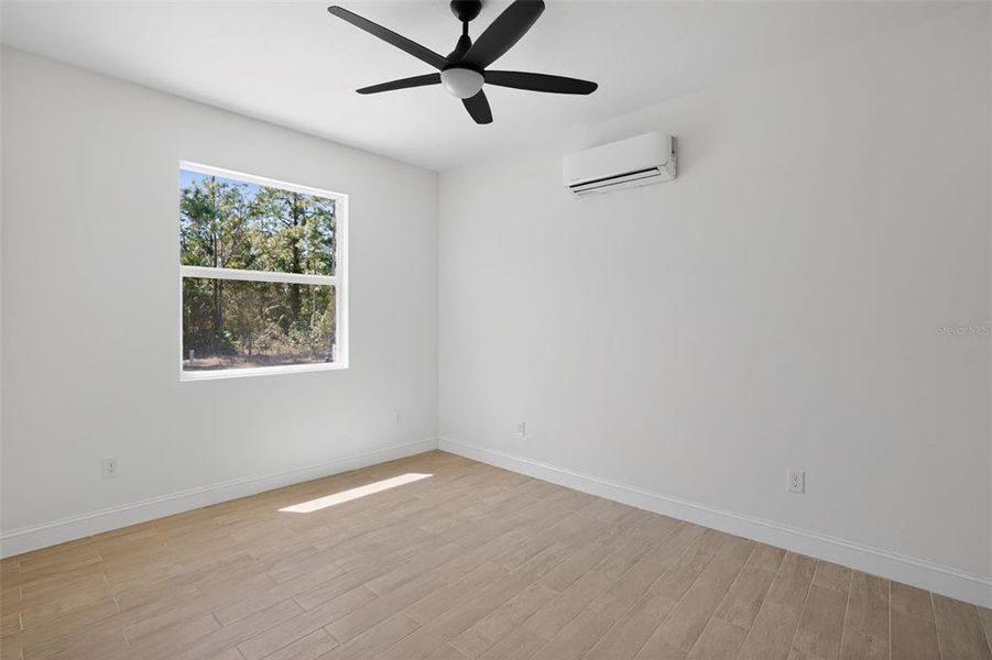Spacious, unfurnished interior of a new home in , Lehigh Acres (Image 14).