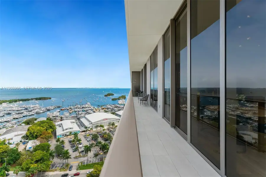 Condo located in Miami, FL showcasing its design and architecture (Image 5).