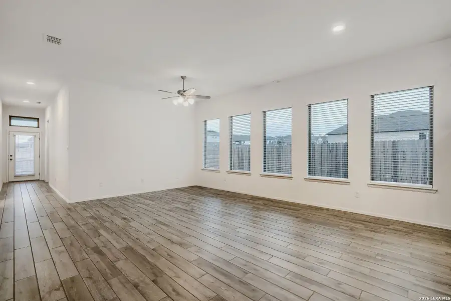 Spacious, unfurnished interior of a new home in Ladera, San Antonio (Image 23).