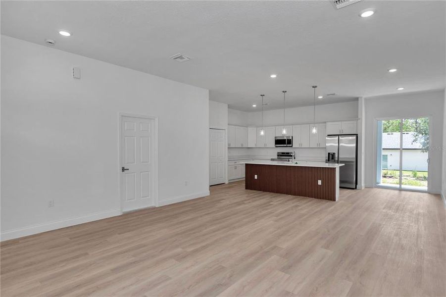 Spacious, unfurnished interior of a new home in , Citrus Springs (Image 15).