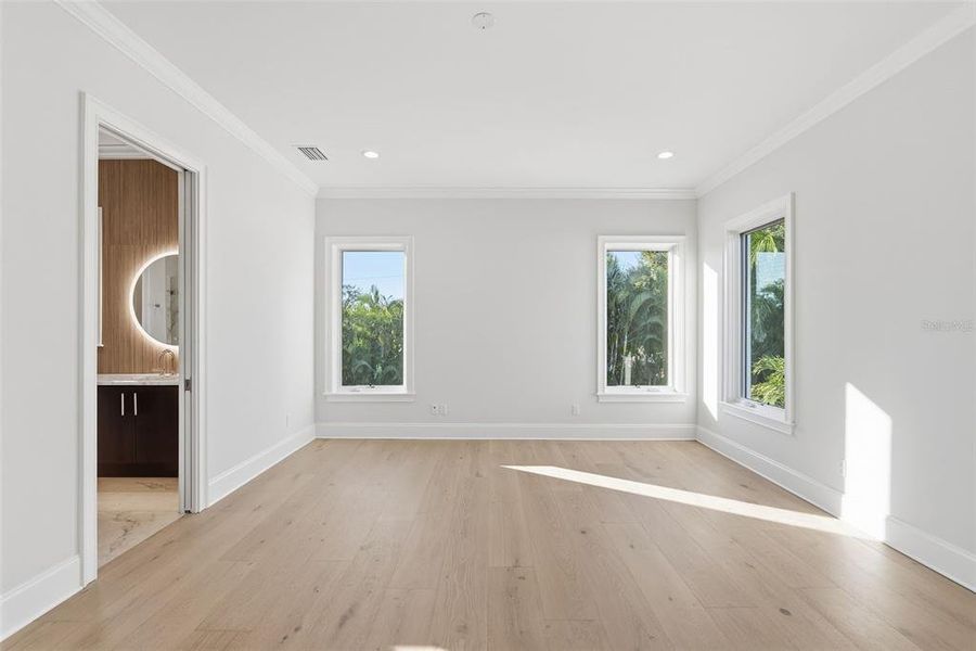 Spacious, unfurnished interior of a new home in , St. Petersburg (Image 76). Spacious, unfurnished interior of a new home in , St. Petersburg (Image 76).