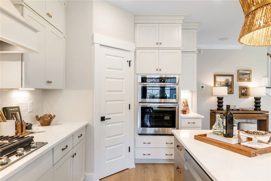Bright and inviting kitchen with built-in applianc