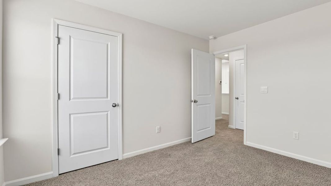 Spacious, unfurnished interior of a new home in Sage Grove, Lyman (Image 27).