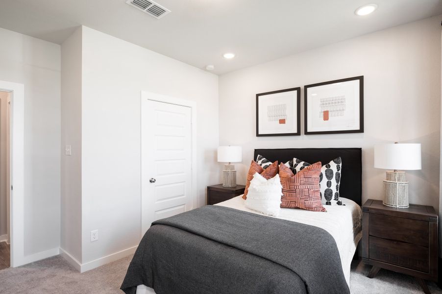 Representative furnished interior of a home built from the Yellowstar by Tri Pointe Homes in Mason Woods, Cypress (Image 29).