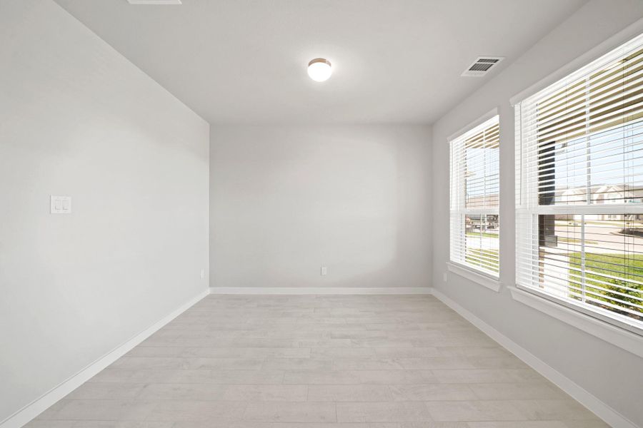 Spacious, unfurnished interior of a new home in Huntington Place, Rosharon (Image 11). Spacious, unfurnished interior of a new home in Huntington Place, Rosharon (Image 11).