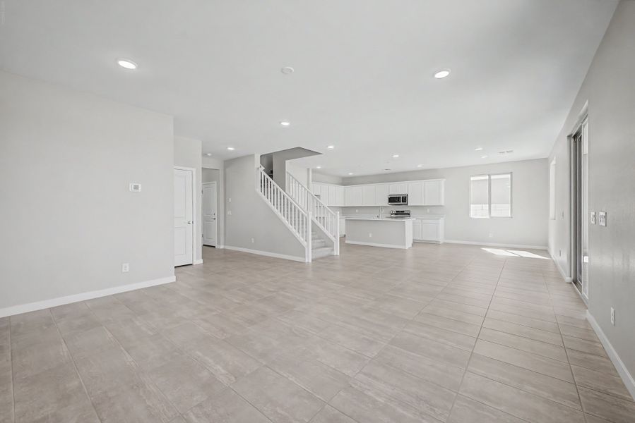 Spacious, unfurnished interior of a new home in Wildera, San Tan Valley (Image 7).