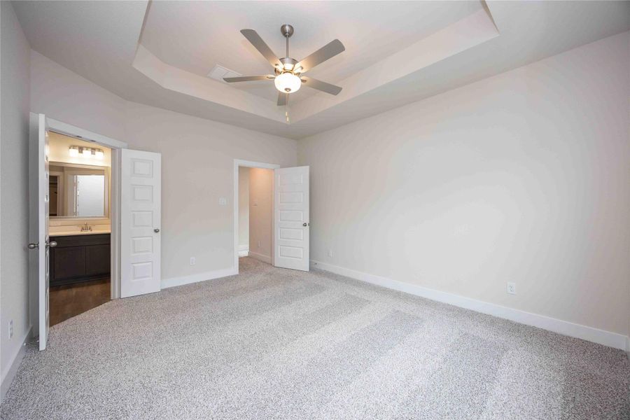 Spacious, unfurnished interior of a new home in Alicante, Houston (Image 10). Spacious, unfurnished interior of a new home in Alicante, Houston (Image 10).