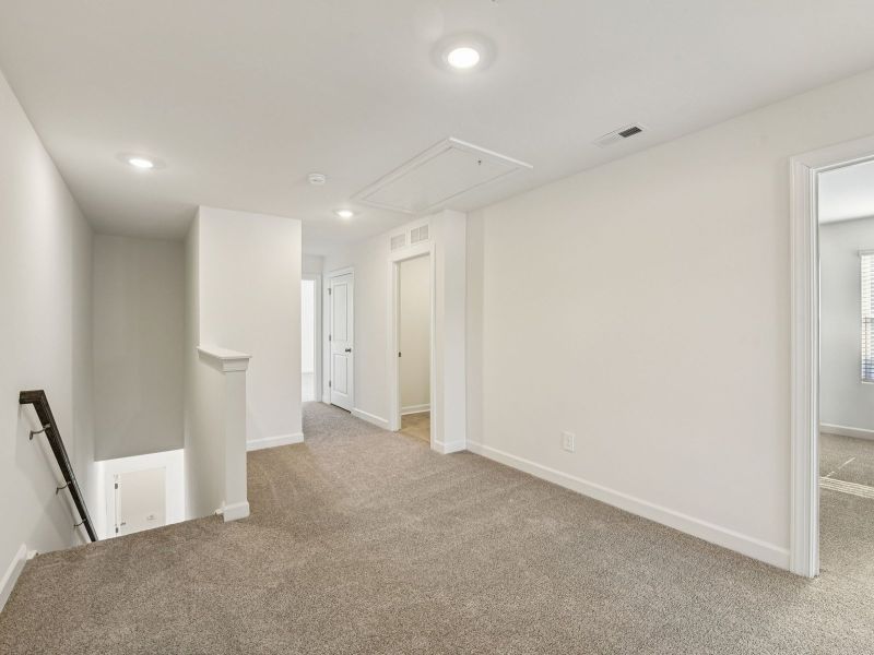 Spacious, unfurnished interior of a new home in Galloway Ridge, Charlotte (Image 12).