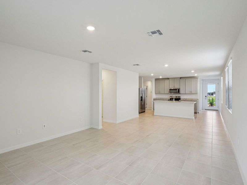 Spacious, unfurnished interior of a new home in Hamilton Bluff - Classic Series, Lake Hamilton (Image 8).