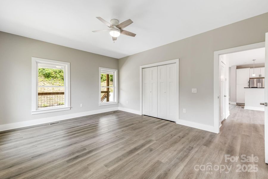 Spacious, unfurnished interior of a new home in , Asheville (Image 36).
