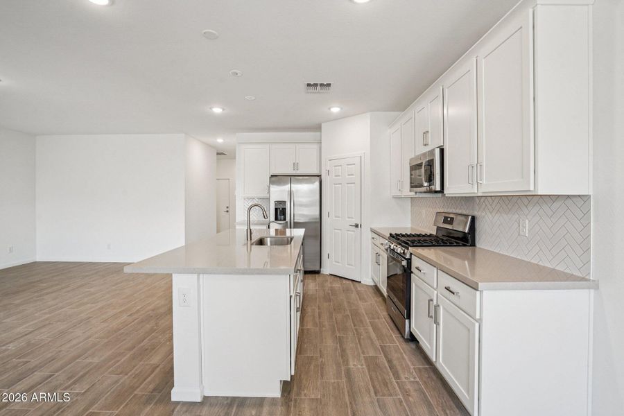 13-web-or-mls-W Kenner Dr-S1004-013