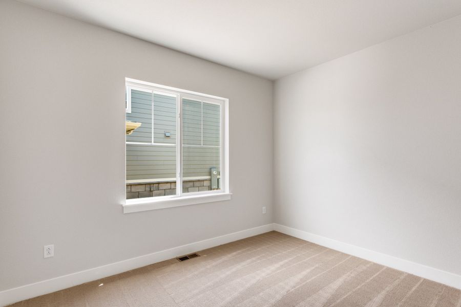 Spacious, unfurnished interior of a new home in The Aurora Highlands, Aurora (Image 20).