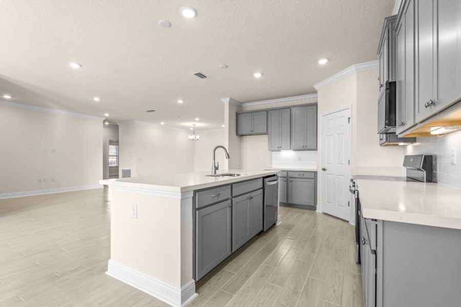 Furnished interior view inside a new home in Lake Merial, Panama City (Image 10).