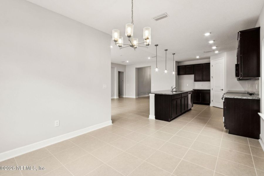 Spacious, unfurnished interior of a new home in Sandy Ridge, Yulee (Image 20).