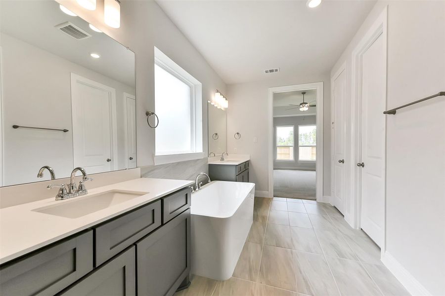 Furnished interior view inside a new home in Evergreen 50', Conroe (Image 5). Furnished interior view inside a new home in Evergreen 50', Conroe (Image 5).