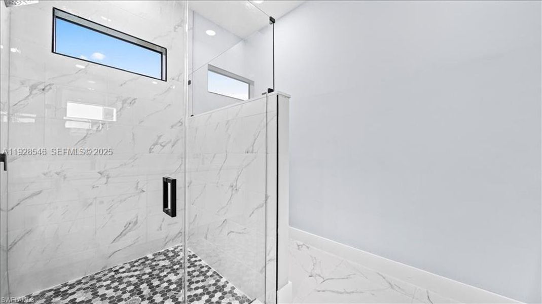 Spacious, unfurnished interior of a new home in , Lehigh Acres (Image 29).