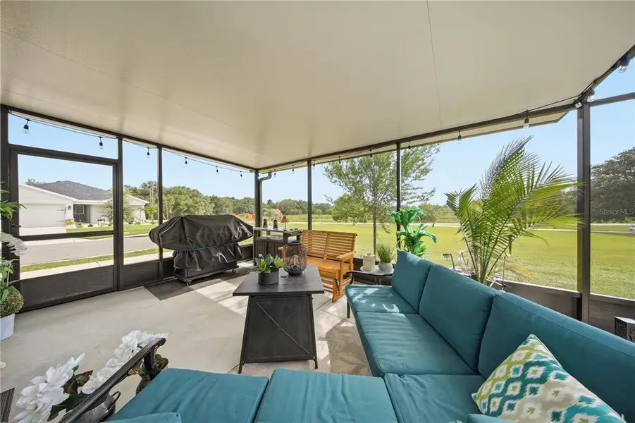 Exterior details and patio area of a home in , Haines City (Image 25).