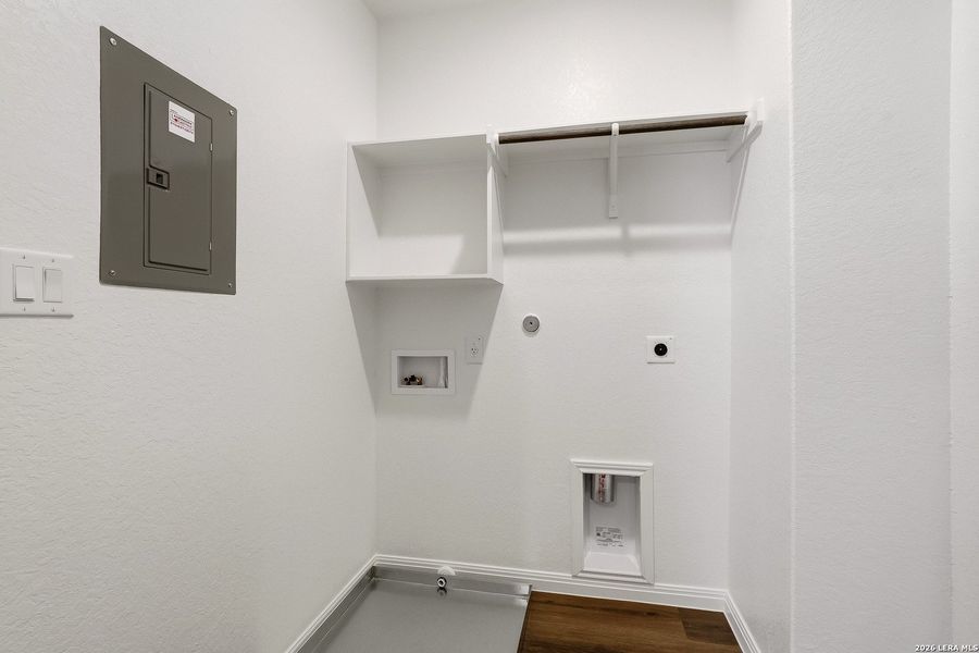 Spacious, unfurnished interior of a new home in Melissa Ranch, San Antonio (Image 26).