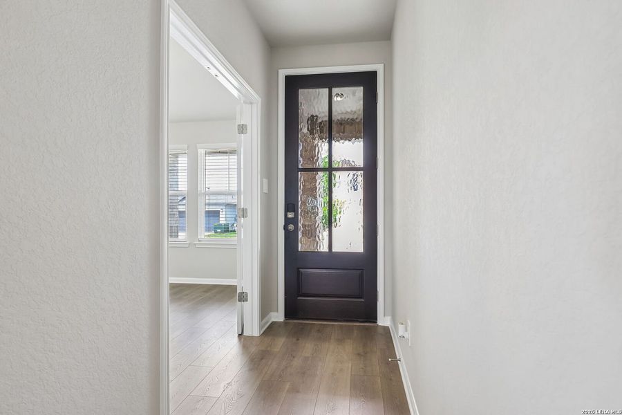Spacious, unfurnished interior of a new home in Thomas Pond, San Antonio (Image 18). Spacious, unfurnished interior of a new home in Thomas Pond, San Antonio (Image 18).