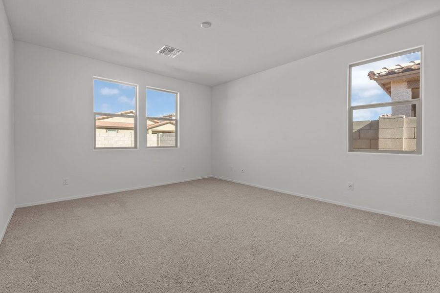 Spacious, unfurnished interior of a new home in Ventana de Estrellas Enclaves, Goodyear (Image 6).
