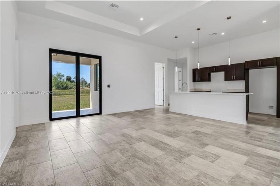 Spacious, unfurnished interior of a new home in , Lehigh Acres (Image 10).