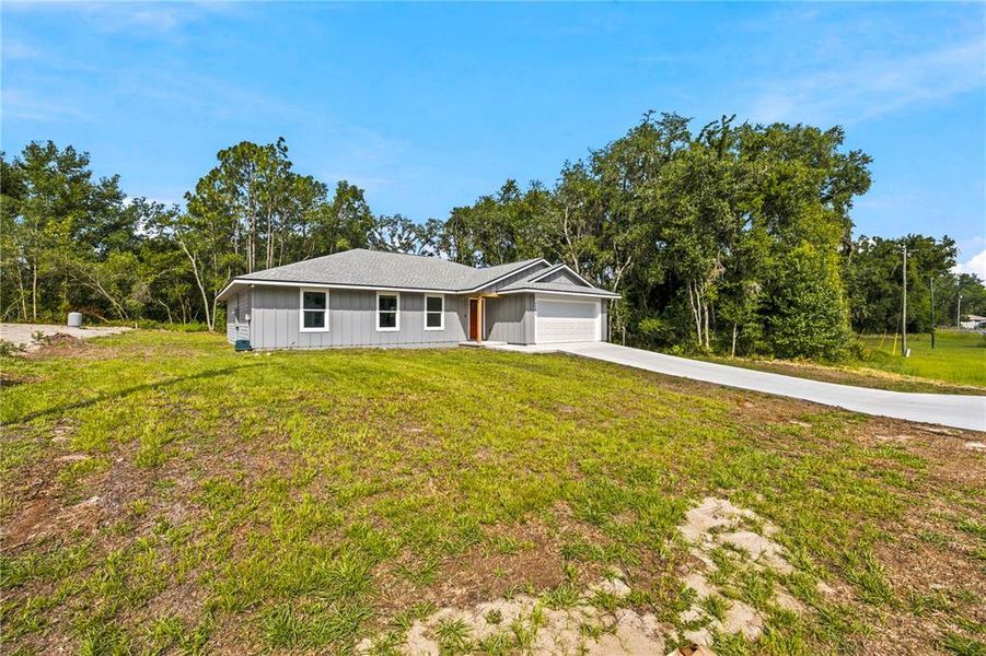 Exterior details and patio area of a home in , Ocala (Image 25).