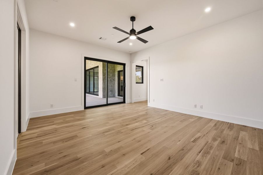 Spacious, unfurnished interior of a new home in Fleming Pointe, Fort Worth (Image 40).