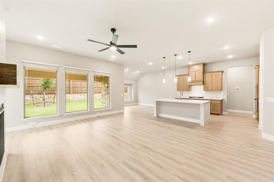 Spacious, unfurnished interior of a new home in Somerset, Venus (Image 14).