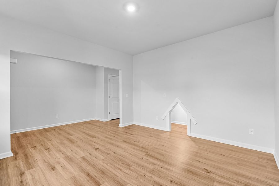 Spacious, unfurnished interior of a new home in Hanes Lake, Winston-Salem (Image 16).