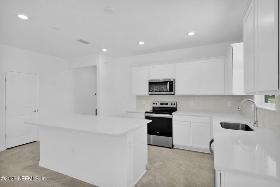 Furnished interior view inside a new home in Hyland Trail, Green Cove Springs (Image 6). Furnished interior view inside a new home in Hyland Trail, Green Cove Springs (Image 6).