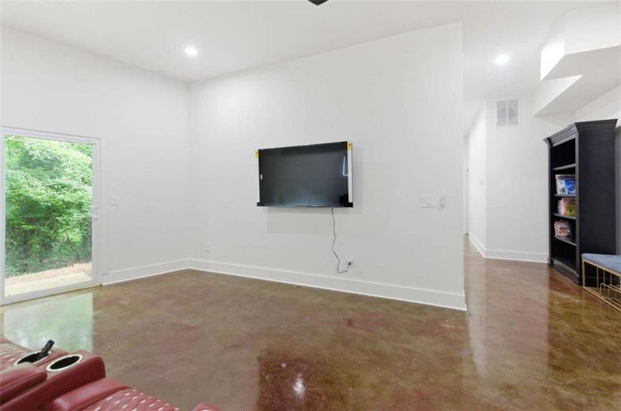 Spacious, unfurnished interior of a new home in , Atlanta (Image 68).