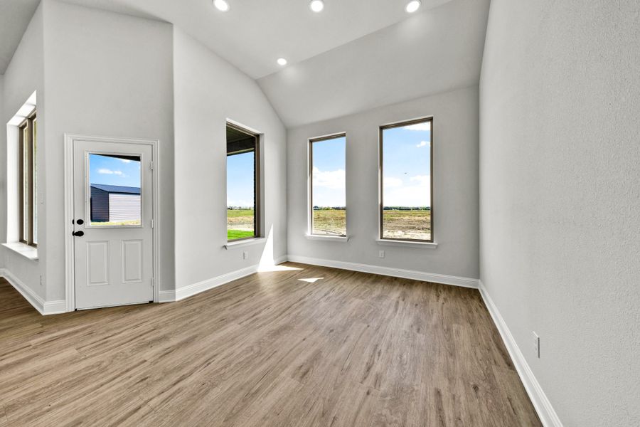 Spacious, unfurnished interior of a new home in Berkshire Estates, Mesquite (Image 19).