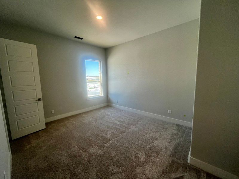Spacious, unfurnished interior of a new home in Eagle Ridge Estates, Weatherford (Image 11).