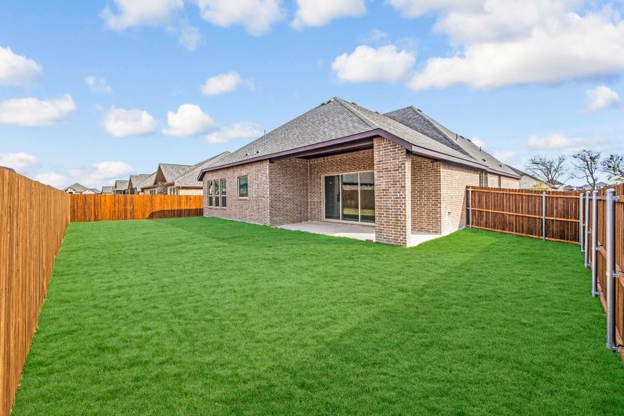 Representative exterior details of a home built from the Bridgeport by UnionMain Homes in Lake Breeze, Lavon (Image 3).