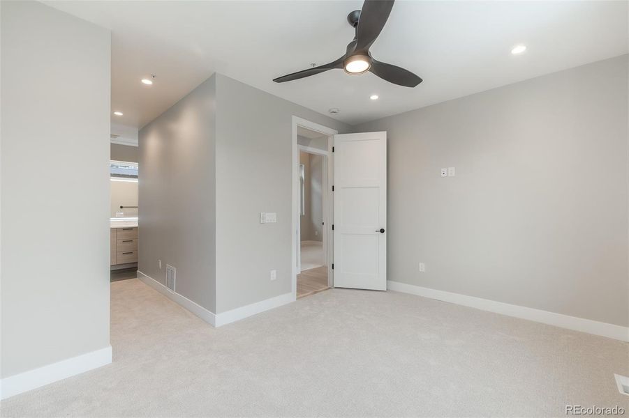 Spacious, unfurnished interior of a new home in , Winter Park (Image 25).