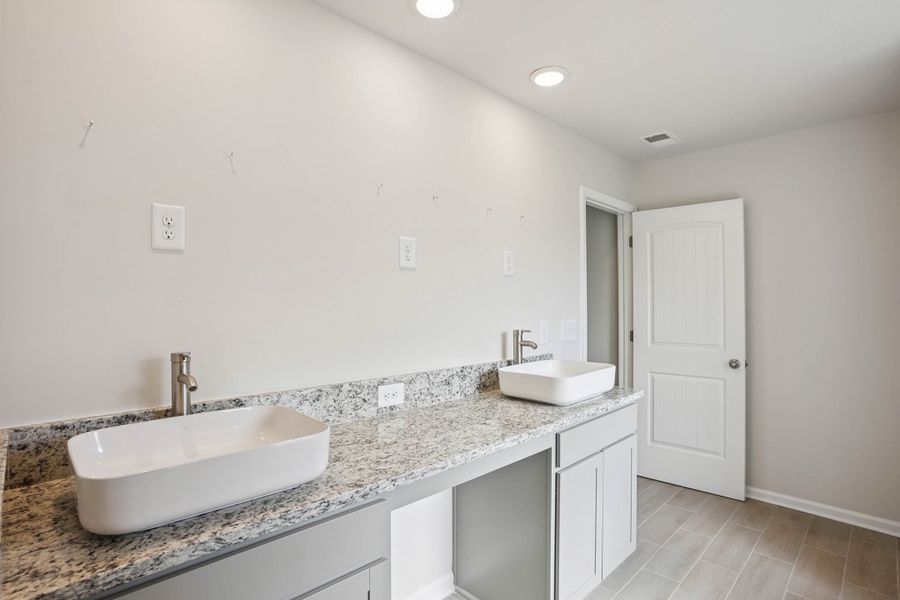 2,290sf New Home in West Point, GA.  - Slide 25