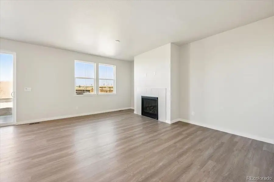 Spacious, unfurnished interior of a new home in Windler, Aurora (Image 10).