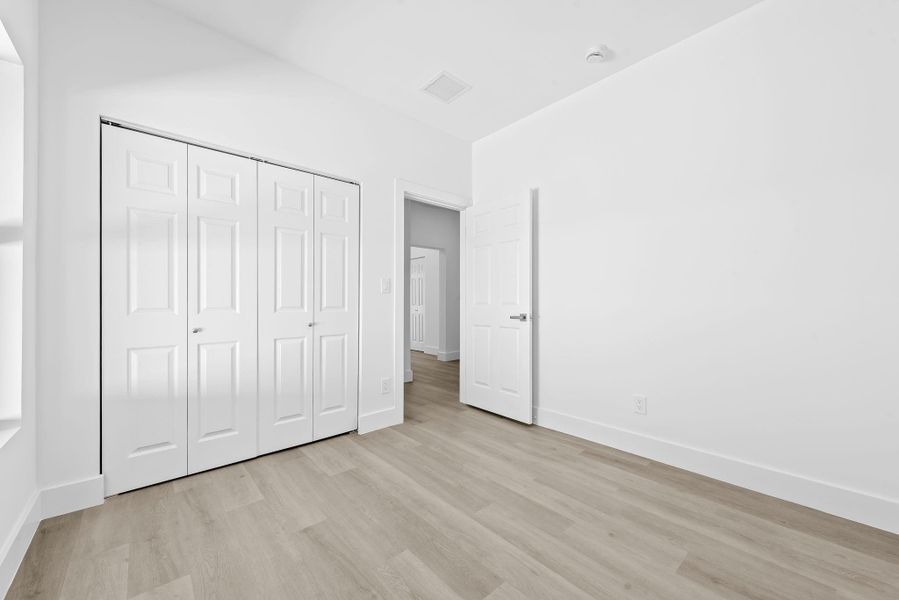 Spacious, unfurnished interior of a new home in , Fort Lauderdale (Image 13).
