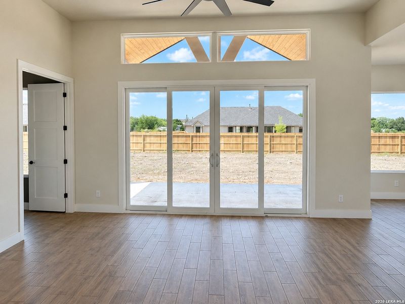 Spacious, unfurnished interior of a new home in Alamo Estates, San Antonio (Image 6).